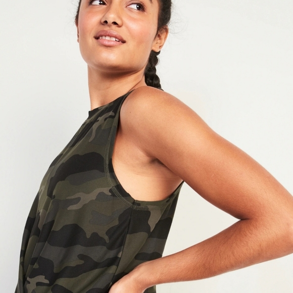 Old Navy Twist-Hem Cropped Tank - Picture 4 of 4